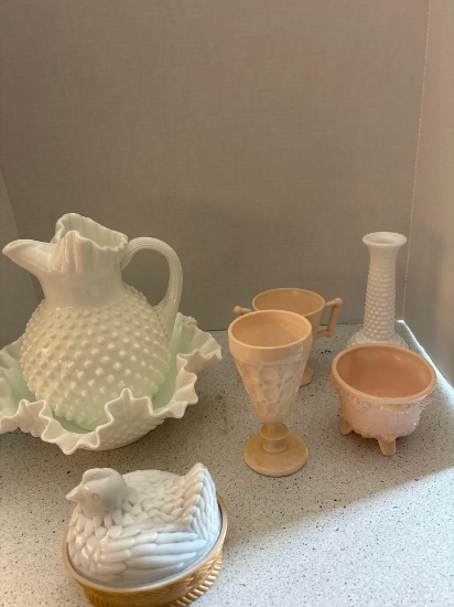 Fenton Pitcher/Bowl Jeanette Glass Avon Hen