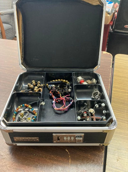 Jewelry box with jewelry
