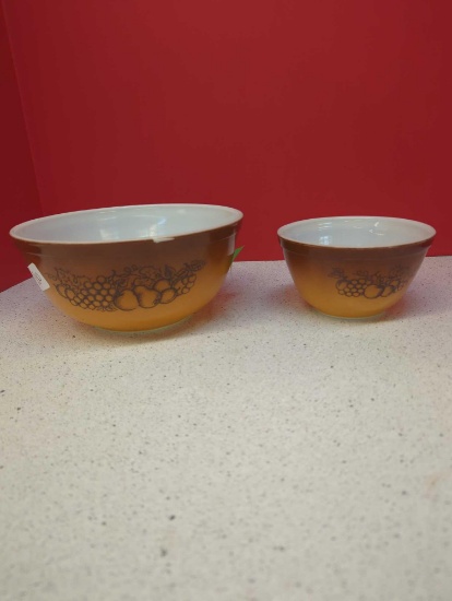 2 Vintage pyrex mixing bowls Old Orchard