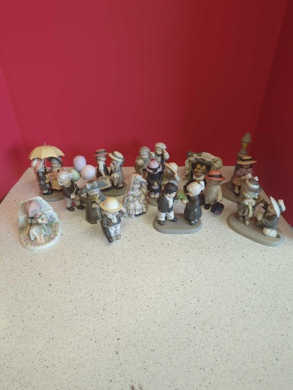 Enesco Pretty as a picture figurines