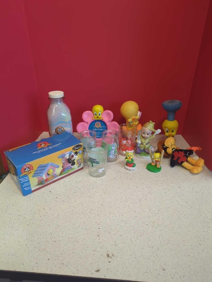 Looney Tunes Decor-- cups, picture frame, Gibson salt and pepper in box and more