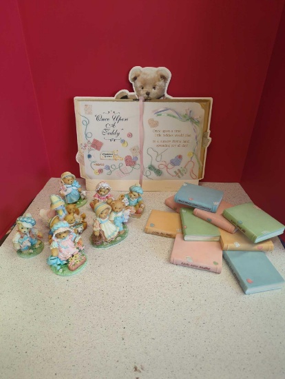 Enesco Cherished Teddies Once Upon A Teddy set complete with display