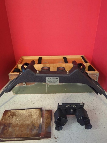 US Army world war 2 II stereo viewer in case with photos