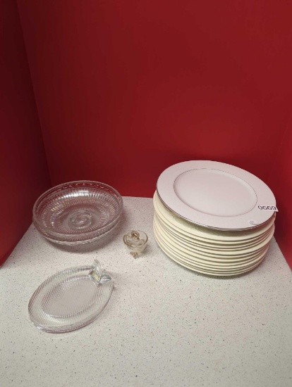 12 dinner plates Wedgewood patrician, fine china empress Paula, Mikasa crystal picture frame, clear