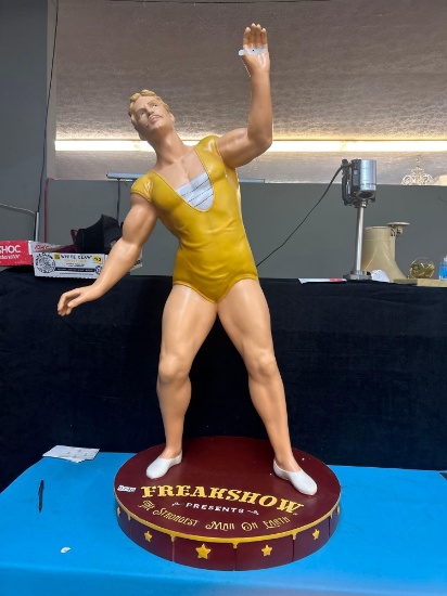 Freakshow presents The Strongest Man on Earth statue