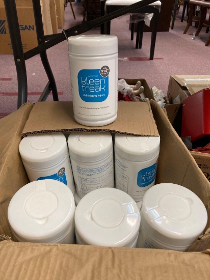 24 disinfecting wipes