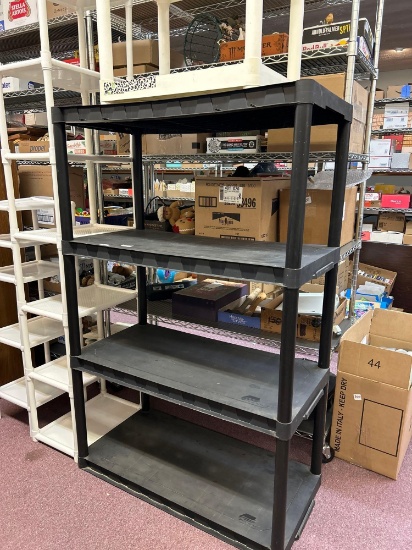 4 plastic shelves