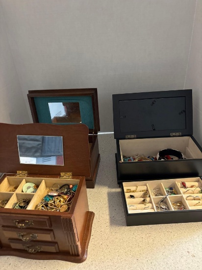 jewelry with jewelry boxes