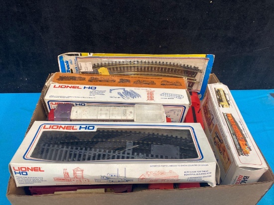 HO train items including Lionel