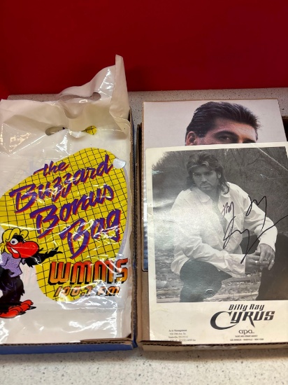 Billy Ray Cyrus photographs WMMS bags