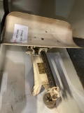 Vintage decto baby scale