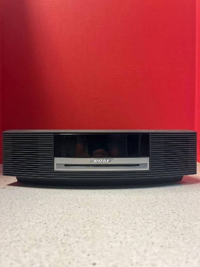 Bose radio like new works great w/ remote