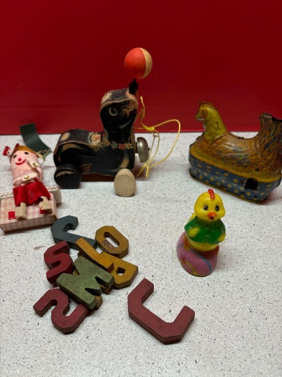 vintage toys, Baldwin tin chicken laying eggs,