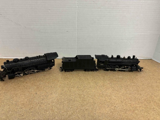 HO scale 1982 steam engine with coal car and AT and SF small steam ancient