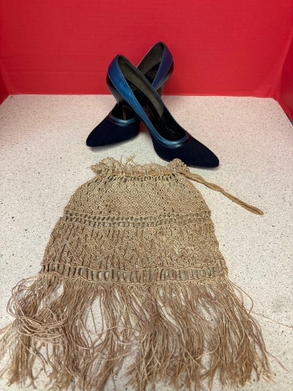 Ladies vintage DE LISO debs shoes in original box And vintage crocheted purse