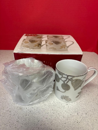 Mikasa new in box 4 mugs holiday gala