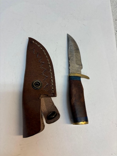 Handmade Damascus steel knifev