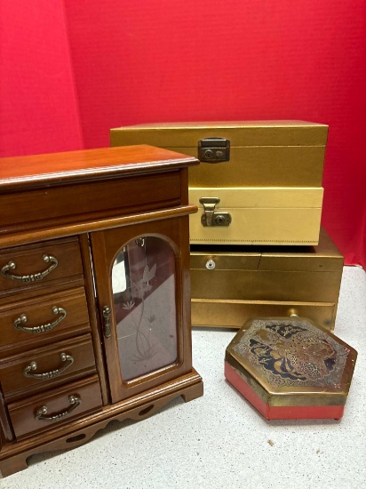 empty jewelry boxes