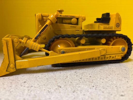 ERTL International harvester dozer