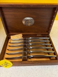 Set CARVEL hall, steak knives in wooden box