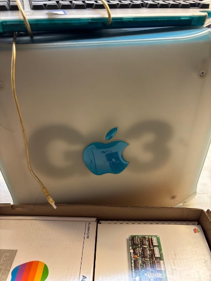 Vintage G3 Mac Apple Computer