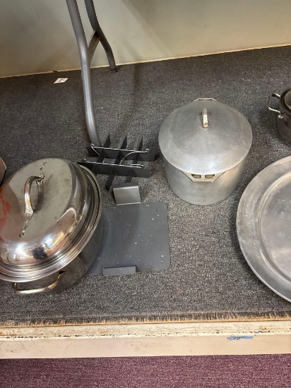stainless steel and aluminum cookware