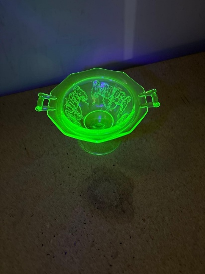 Cambridge VERSALLES uranium glass dish