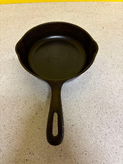 Griswold no 4 7 inch cast-iron skillet