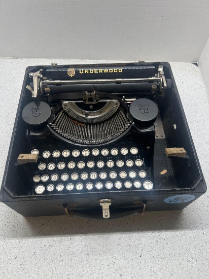 underwood portable typewriter