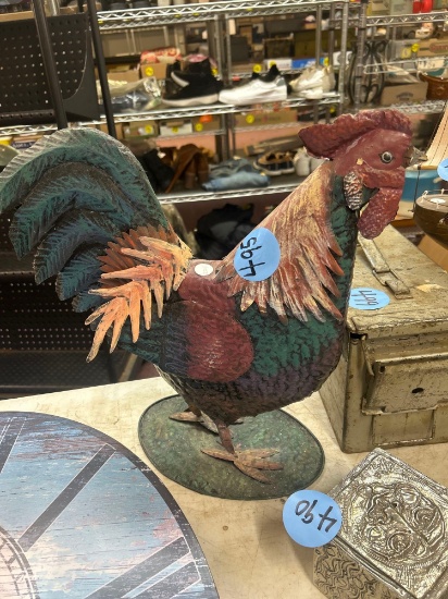 Metal rooster garden statue