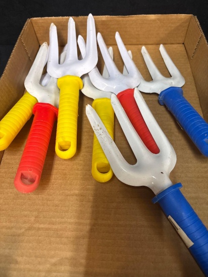 New garden hand cultivators