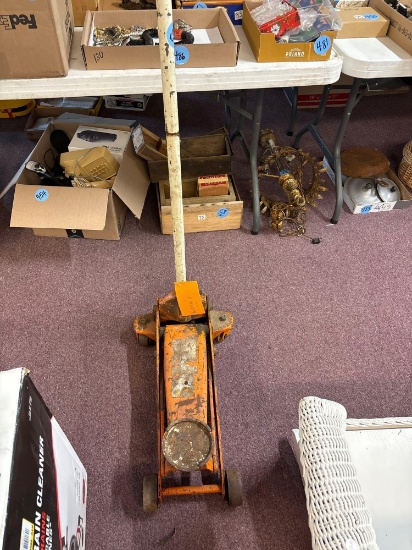 hydraulic floor jack in working condition
