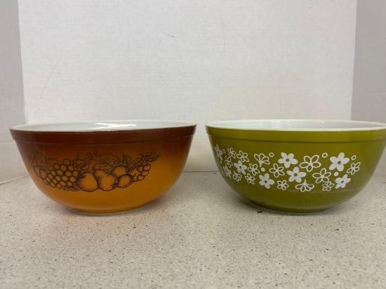 vintage old Orchard and crazy Daisy, Pyrex bowls