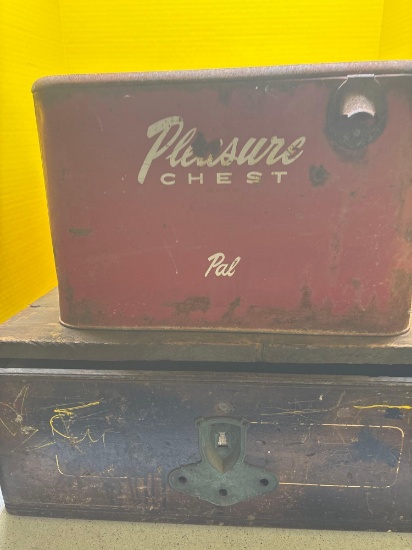Old carpenters box, vintage pleasure, chest cooler