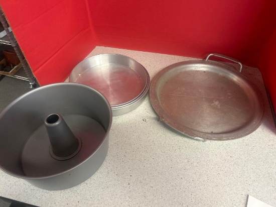 aluminum cookware, Bundt pans, pie pans, handled tray