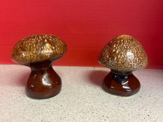hull pottery, large set, mushroom salt and pepper shaker