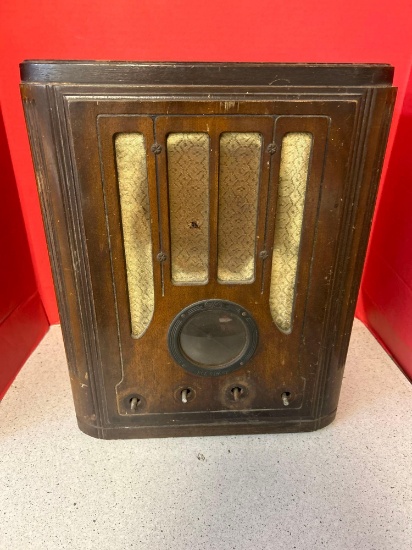 antique RCA Victor radio