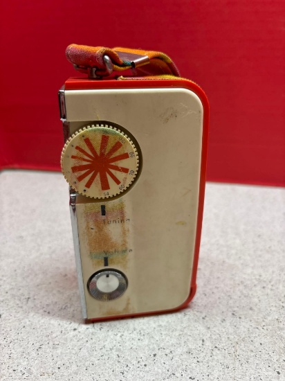 Fabulloyds Hippy transistor radio very mod