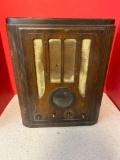 antique RCA Victor radio
