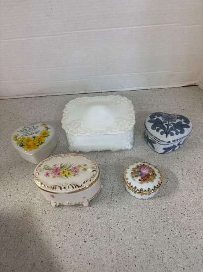 Jewelry and trinket boxes