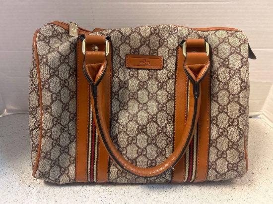 gucci purse GG logo