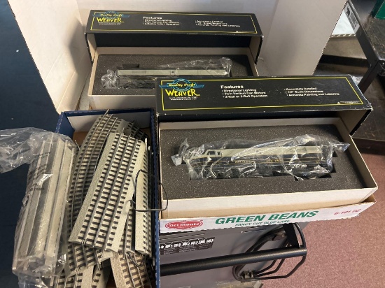 3 rail o gauge track, Weaver train o gauge B + O Baltimore and Ohio FA 2 diesel locomotive and box