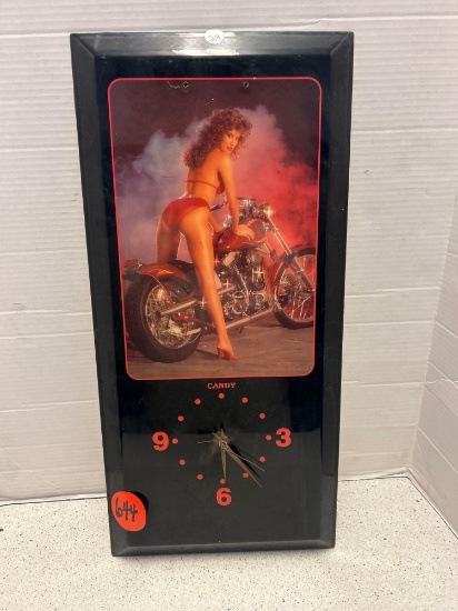 vintage snap on candy pin up clock