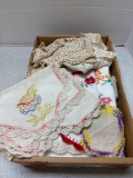 Nice lot of vintage linens, mainly doilies