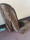 Upholstered shoe chair