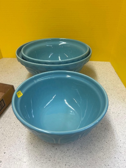 three piece set of mason cash turquoise mixing bowls