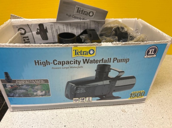 TETRA high capacity waterfall pump