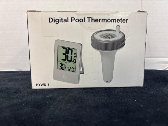 Digital pool thermometer