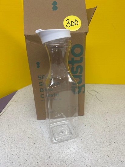 gusto set of 4 50 ounce square base CARAFE