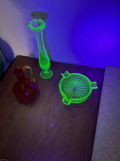 Uranium swung vase, ashtray, crackle vase with uranium handle